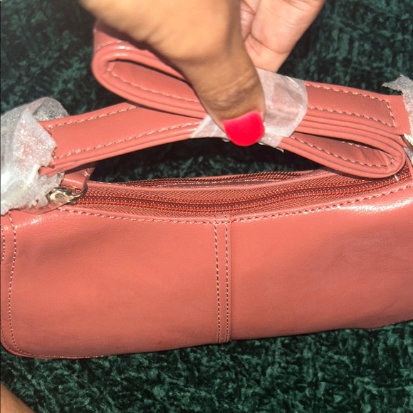 Elegant Pink Leather Shoulder Bag - Picture 4 of 5